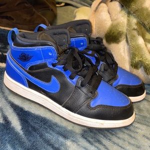 Kids Air Jordan 1 Mid Hyper Royal (Grade School)